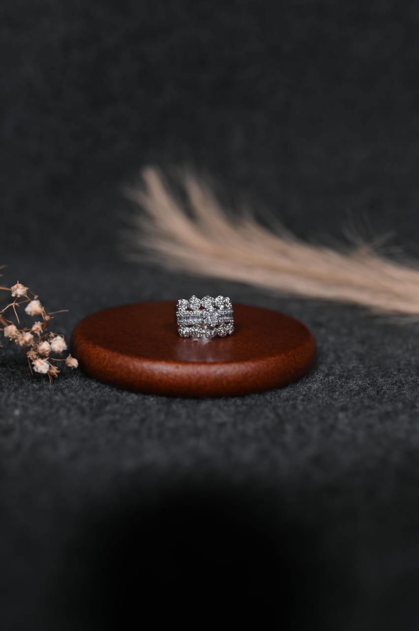 Multi-Band Diamond Cluster Ring